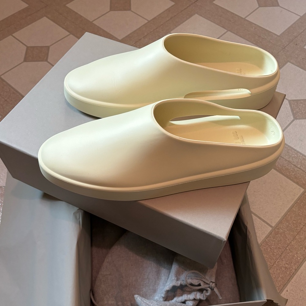 DEADSTOCK FEAR OF GOD CANARY YELLOW CALIFORNIA SLIDES SHOES ORIGINAL BOX